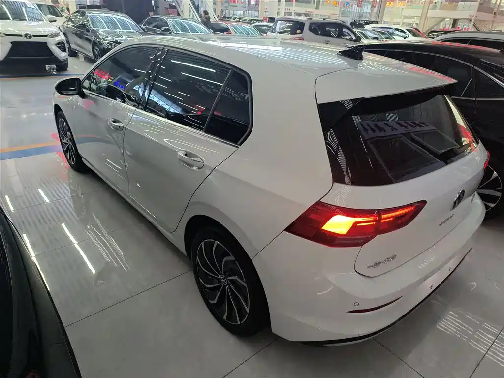VOLKSWAGEN GOLF