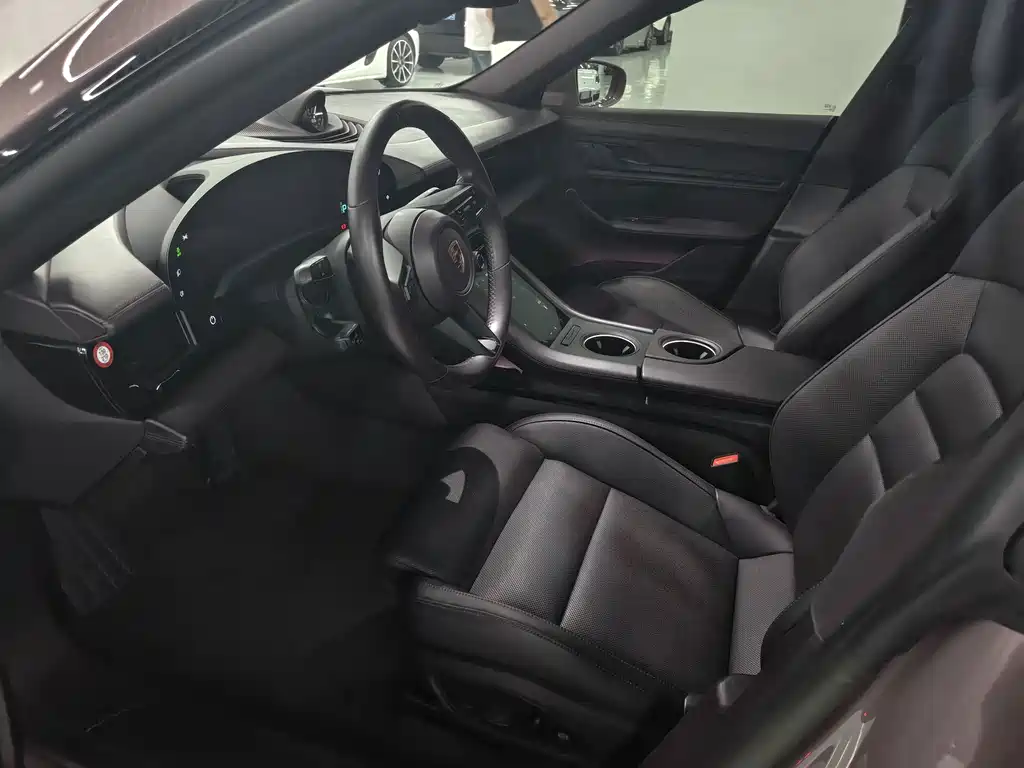 Porsche Taycan — миниатюра 4