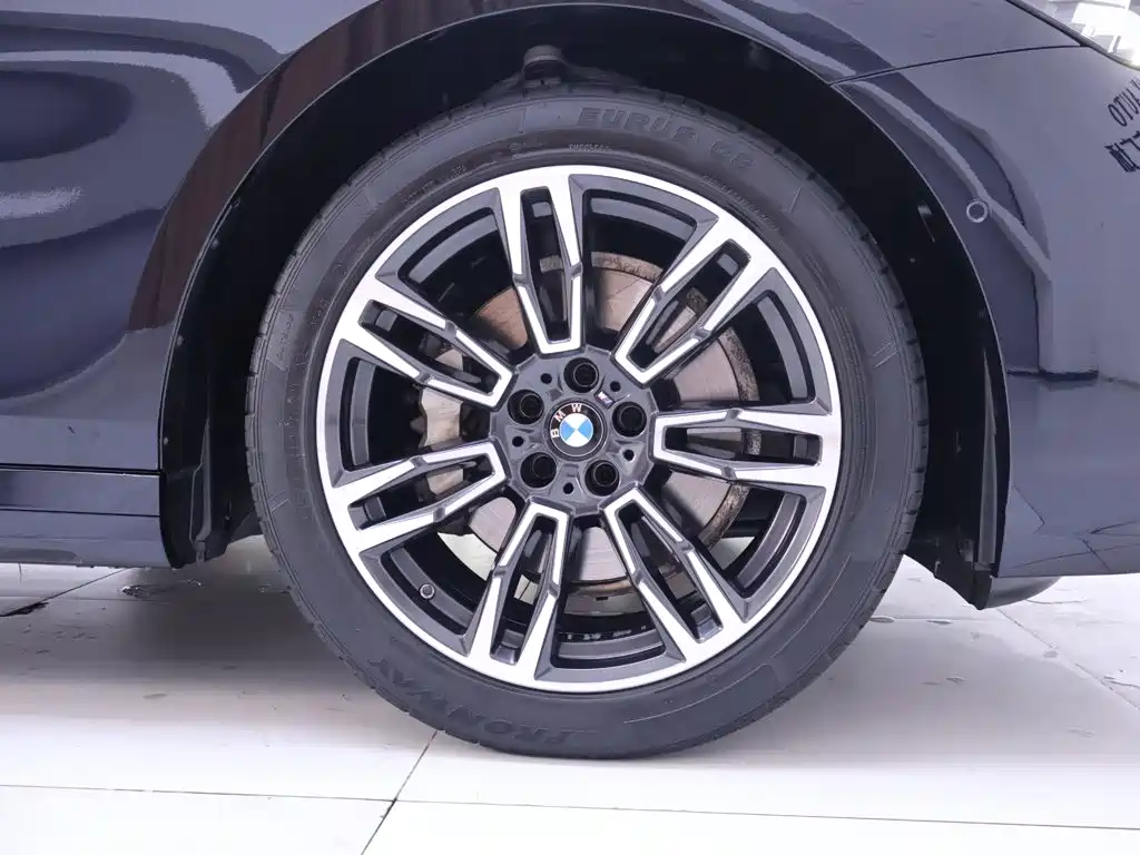 BMW 5 Series — миниатюра 6
