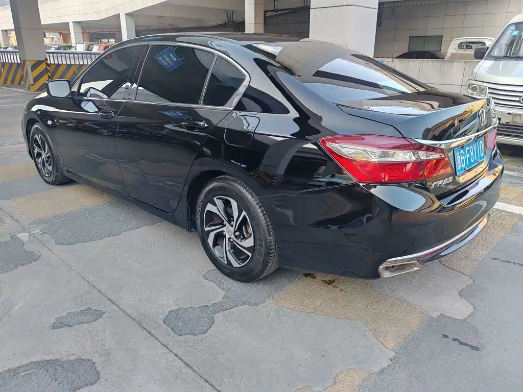 Honda Accord — миниатюра 6