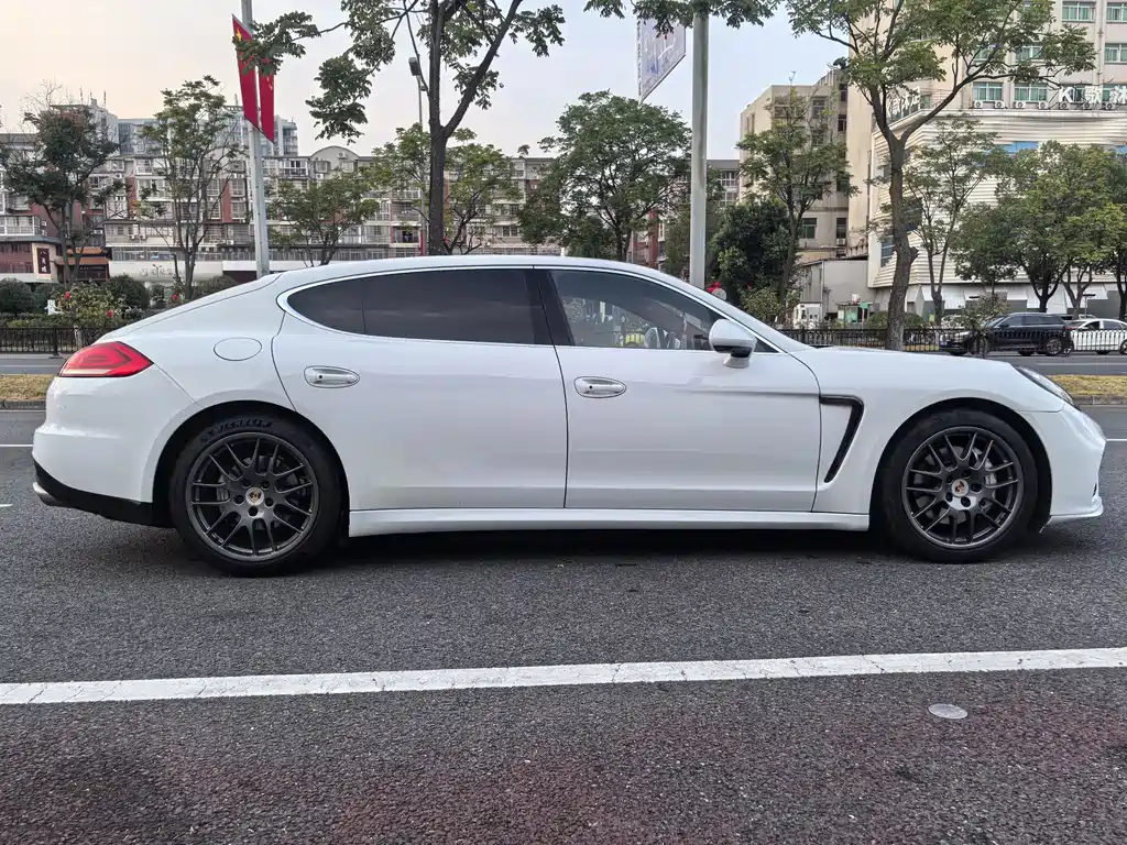 Porsche Panamera — миниатюра 8
