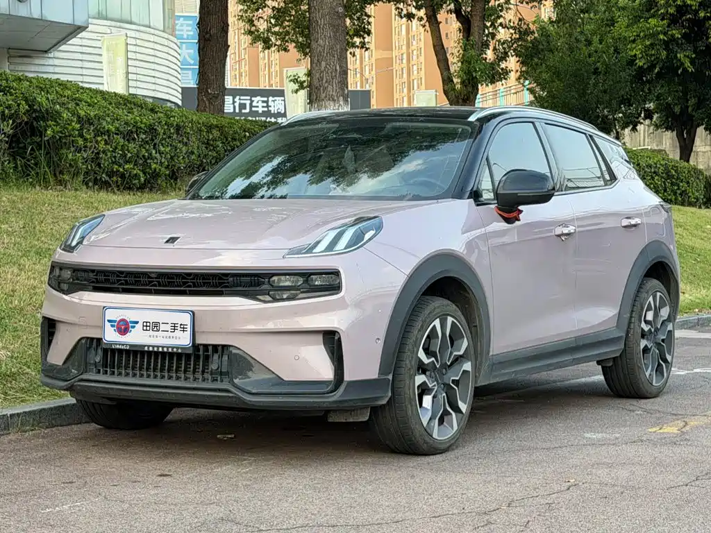 Lynk & Co 06