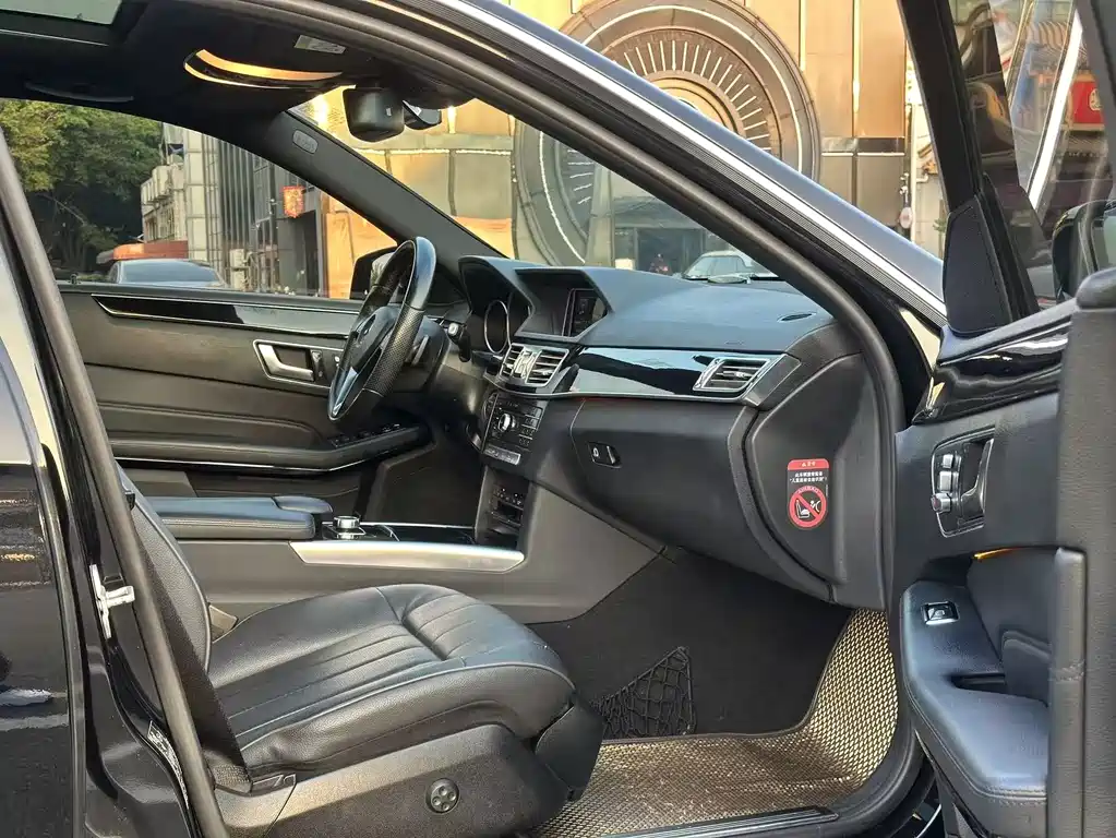 Mercedes-Benz E-Class — миниатюра 11