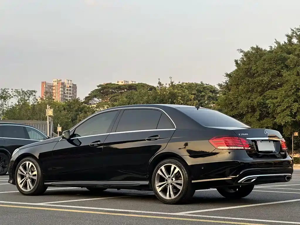 Mercedes-Benz E-Class — миниатюра 17