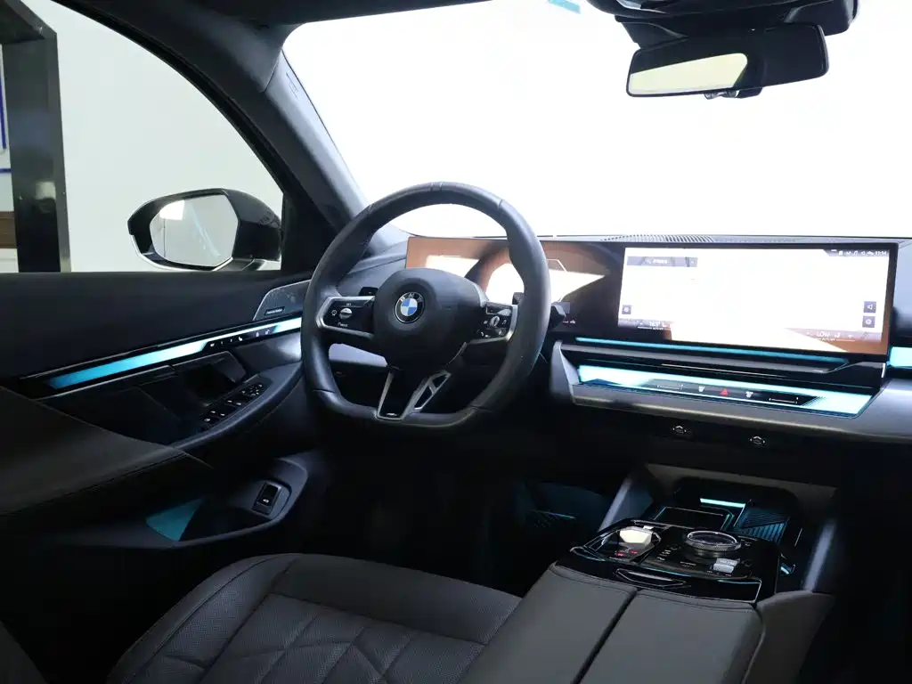 BMW 5 Series — миниатюра 14