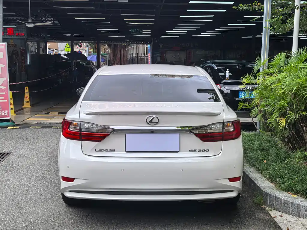 Lexus ES — миниатюра 16