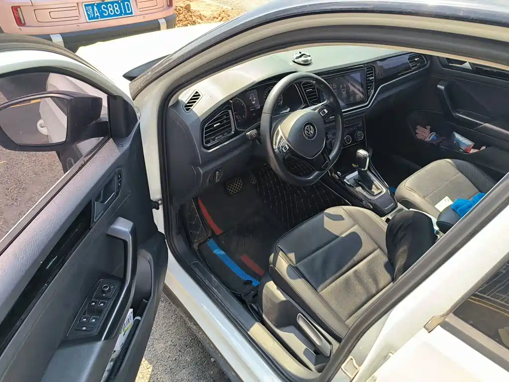 Volkswagen T-Roc — миниатюра 17