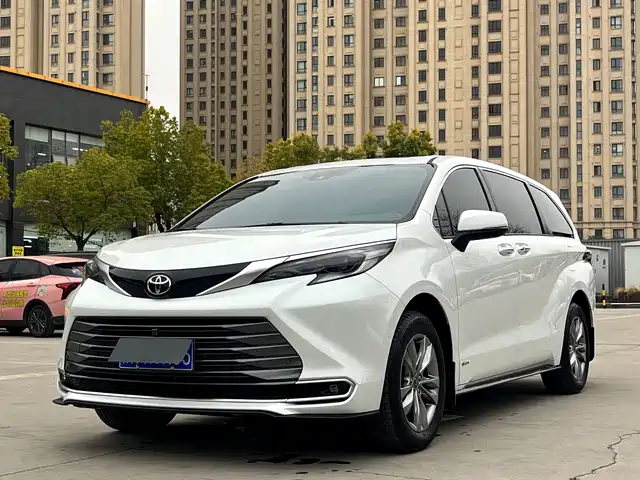 TOYOTA SIENNA 2024