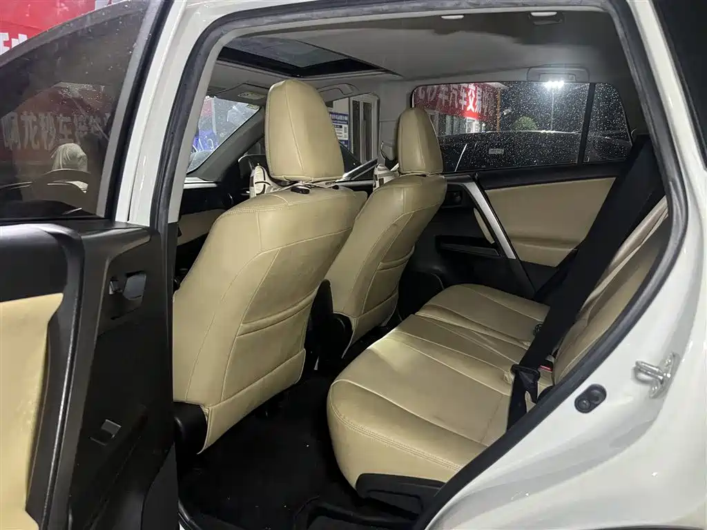 Toyota RAV4 — миниатюра 9