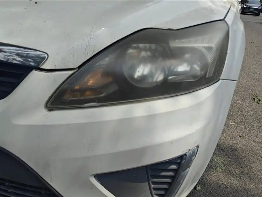 Ford Focus 2012 1.8L AT
