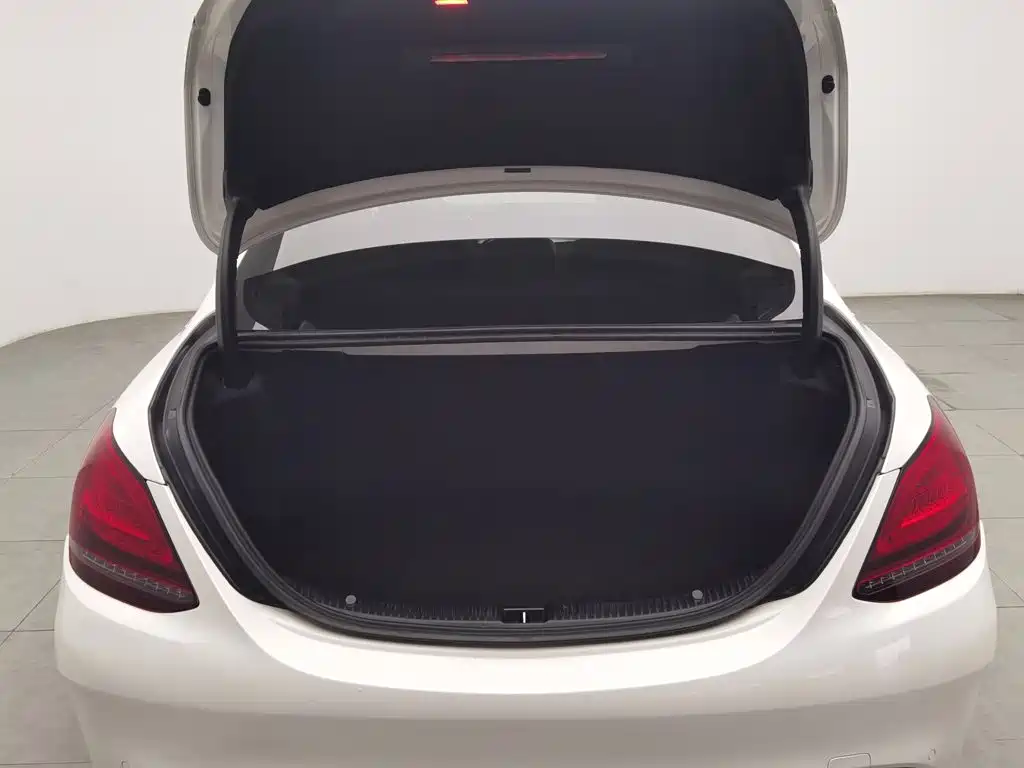 Mercedes-Benz C-Class — миниатюра 16