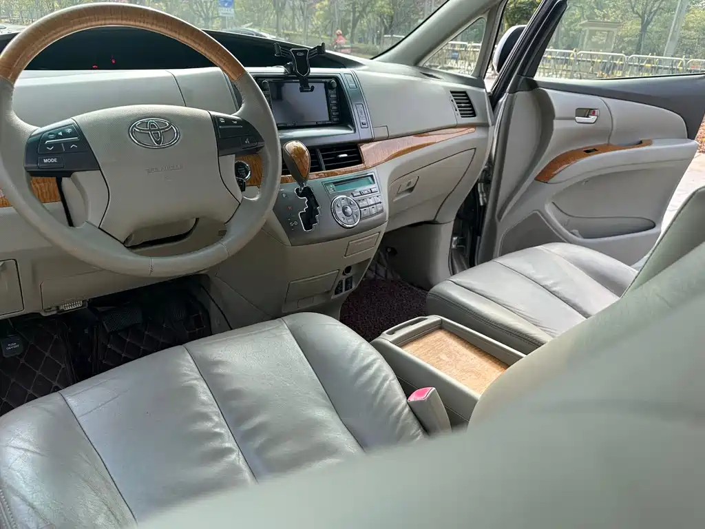 Toyota Previa — миниатюра 8