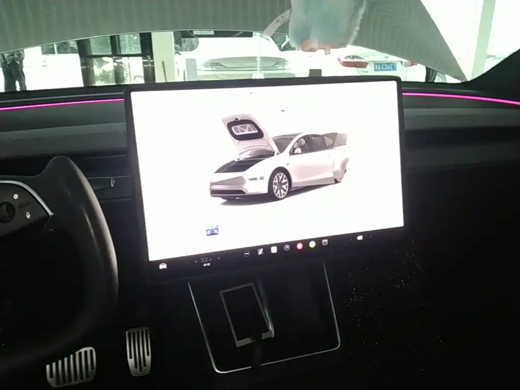 Tesla Model Y L — миниатюра 13