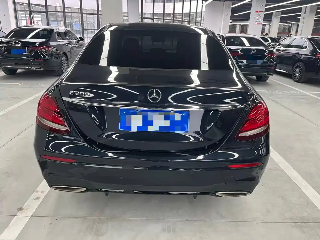 Mercedes-Benz E-Class — миниатюра 10