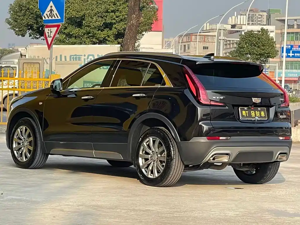 CADILLAC XT4