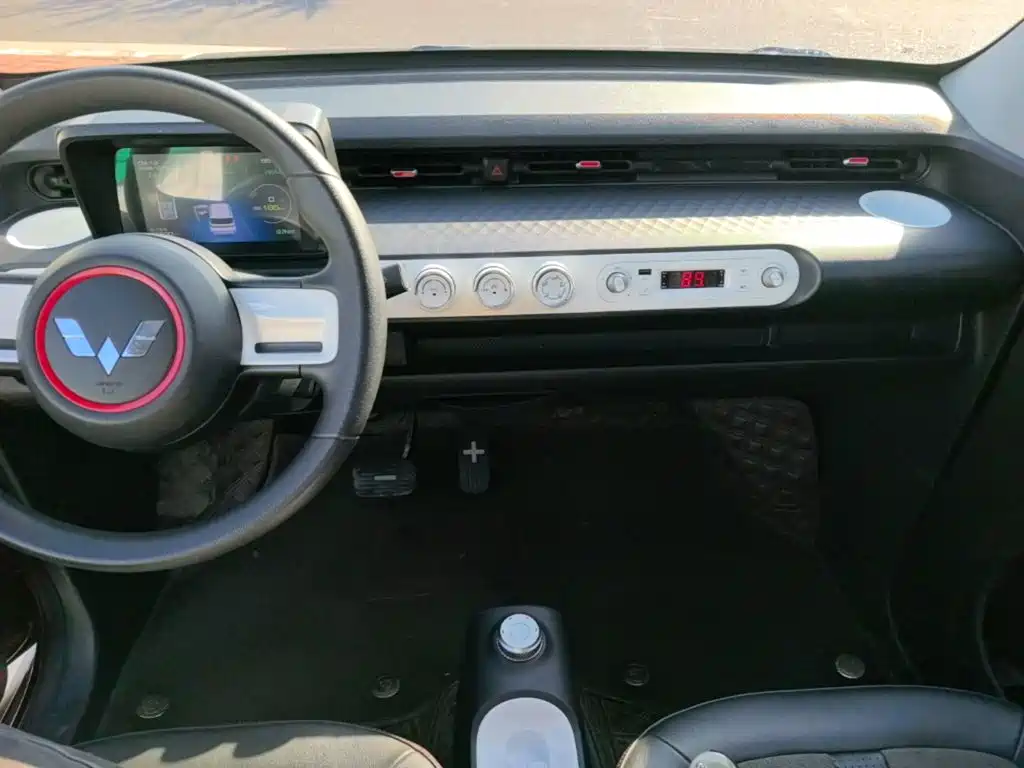Wuling MINIEV — миниатюра 10