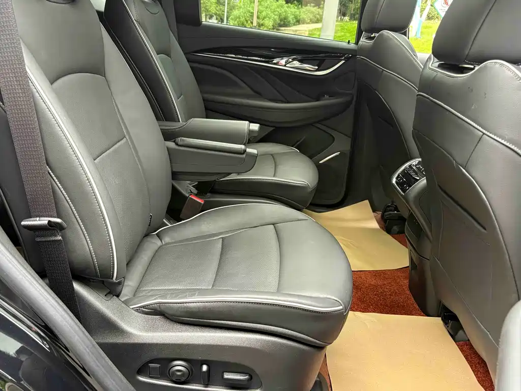 Buick Enclave — миниатюра 9