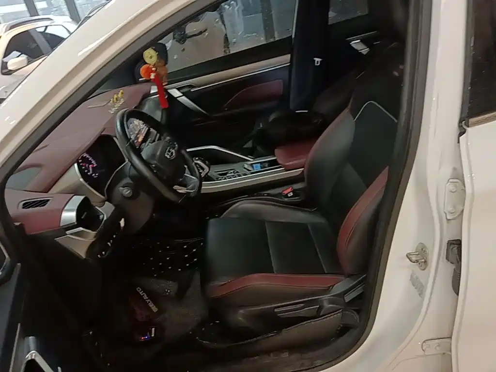 Geely Binyue — миниатюра 15