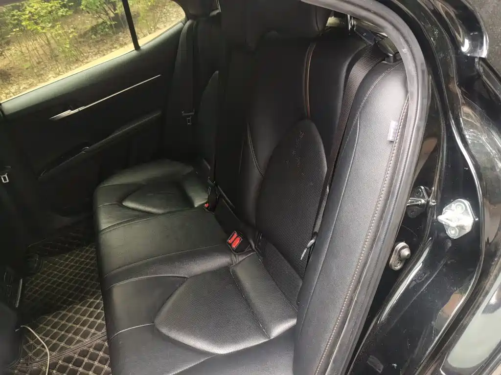 Toyota Camry — миниатюра 18