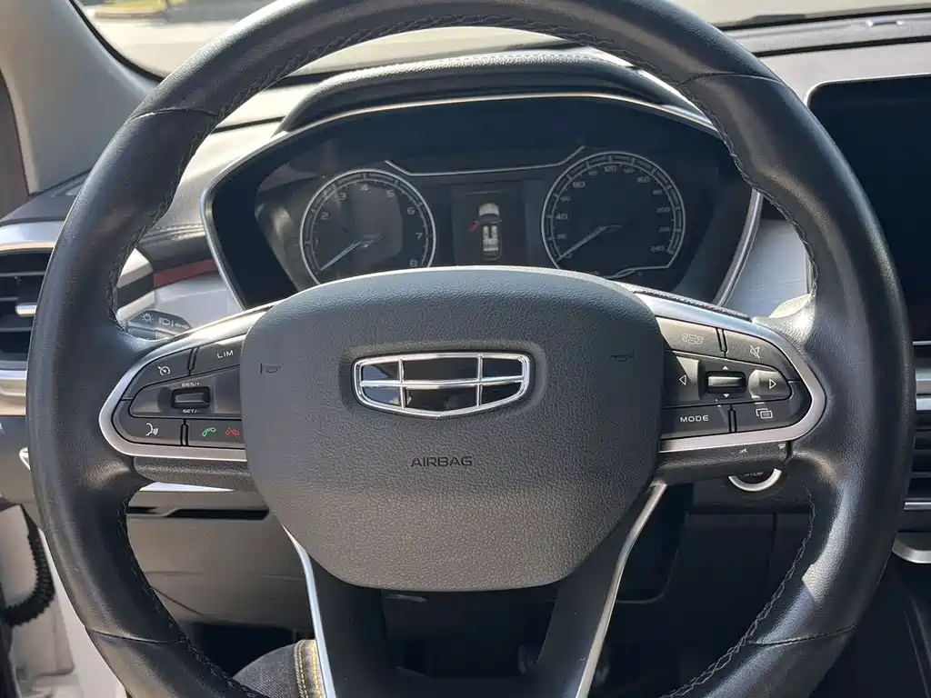 Geely Binyue — миниатюра 15