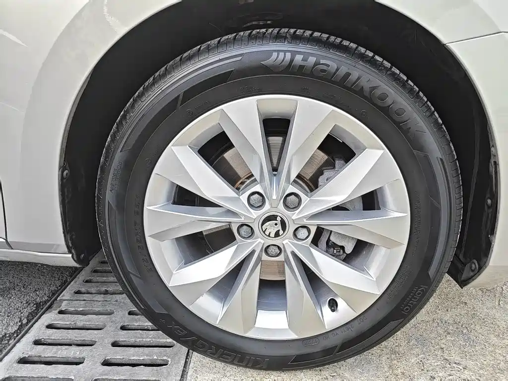 Skoda Superb — миниатюра 24