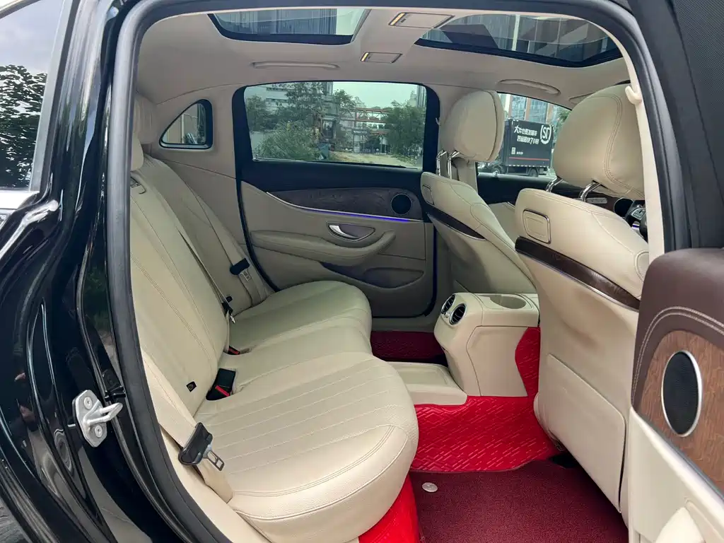 Mercedes-Benz E-Class — миниатюра 17