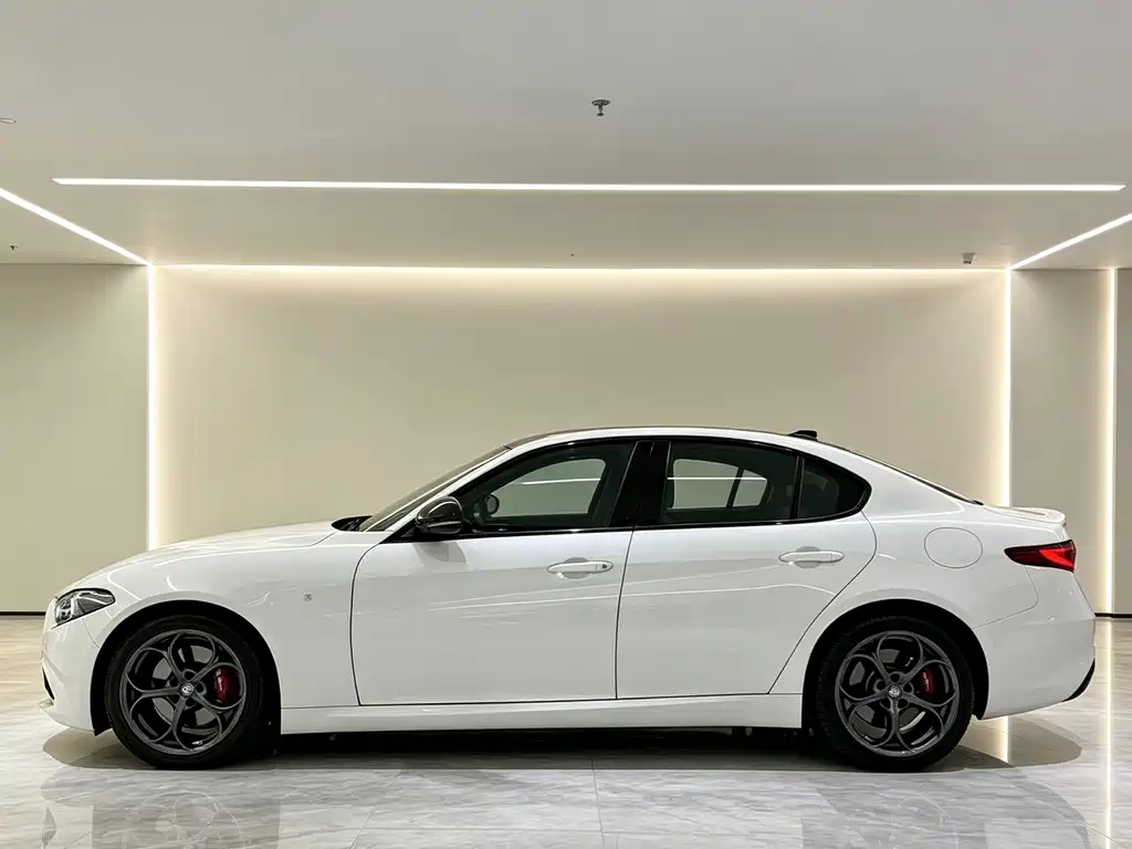 Alfa Romeo Giulia — миниатюра 3
