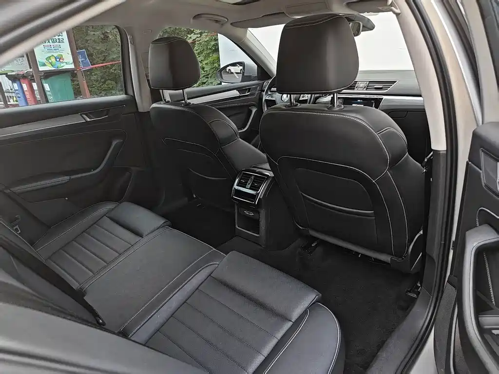 Skoda Superb — миниатюра 8