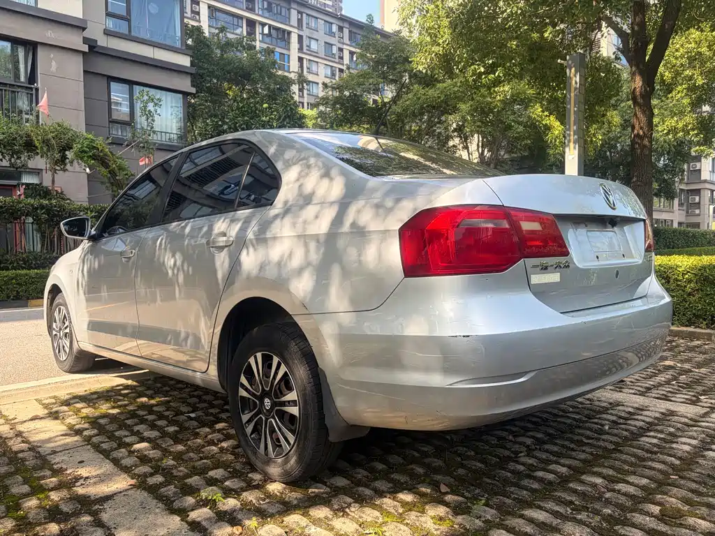 Volkswagen Jetta — миниатюра 6