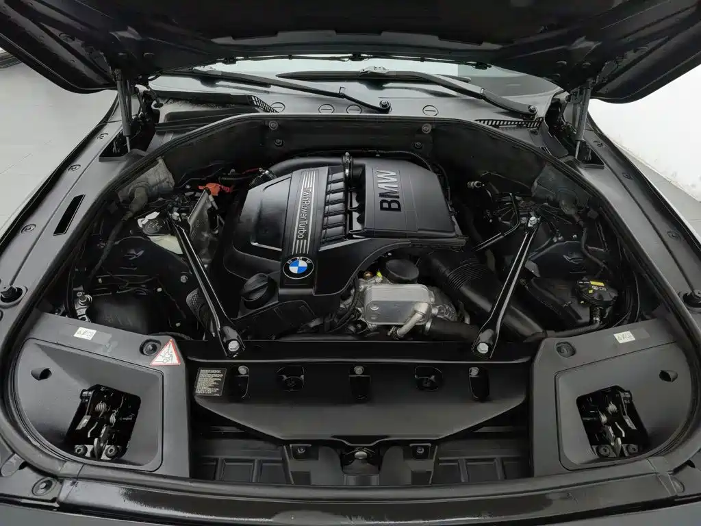 BMW 5 Series GT — миниатюра 6