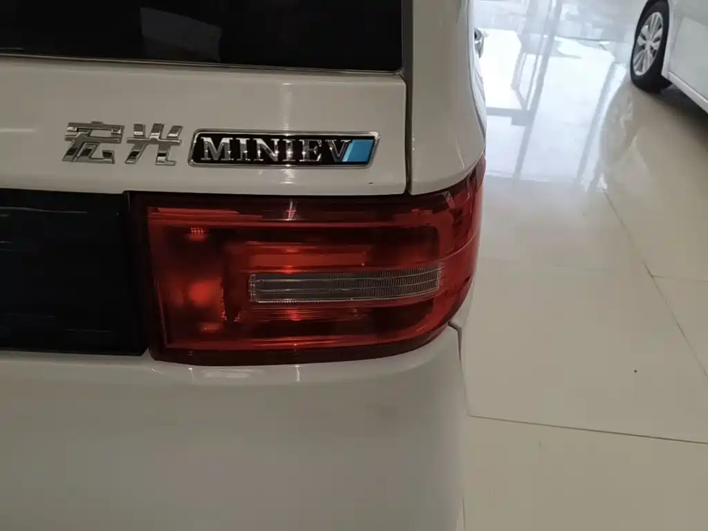 Wuling MINIEV — миниатюра 8