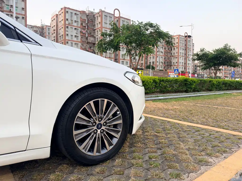 Ford Mondeo — миниатюра 8
