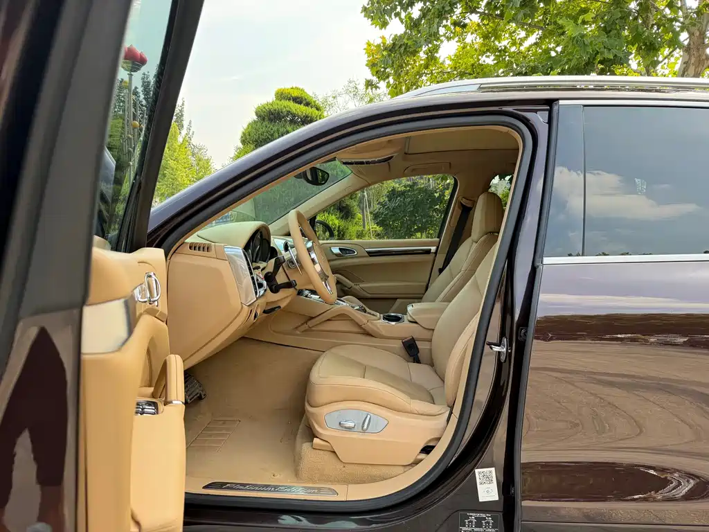 Porsche Cayenne — миниатюра 13