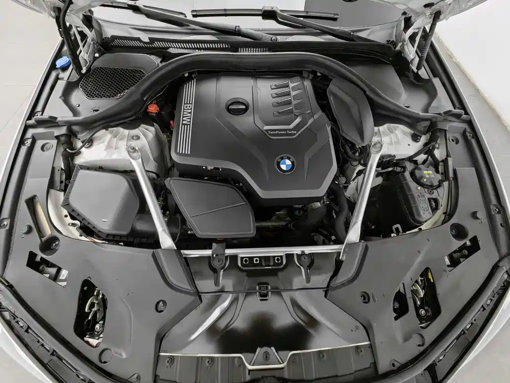 BMW 5 Series — миниатюра 6
