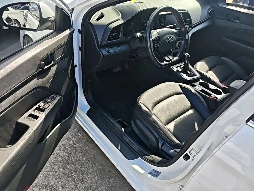 Hyundai Elantra — миниатюра 16