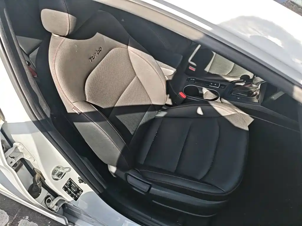 Hyundai Elantra — миниатюра 25
