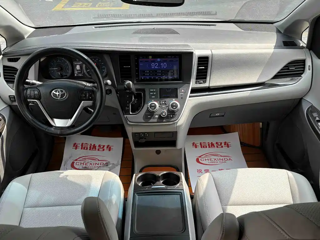 Toyota Sienna — миниатюра 4
