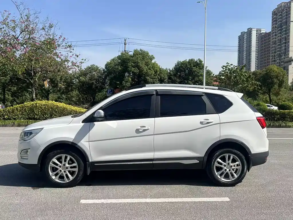 BAOJUN 560