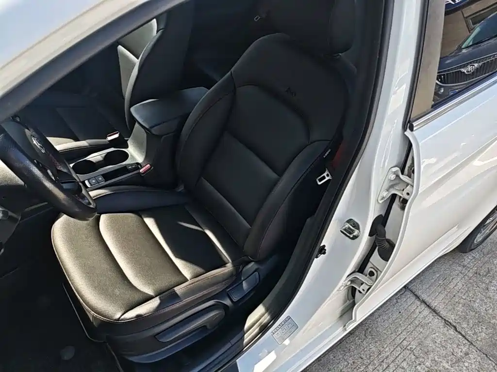 Hyundai Elantra — миниатюра 15