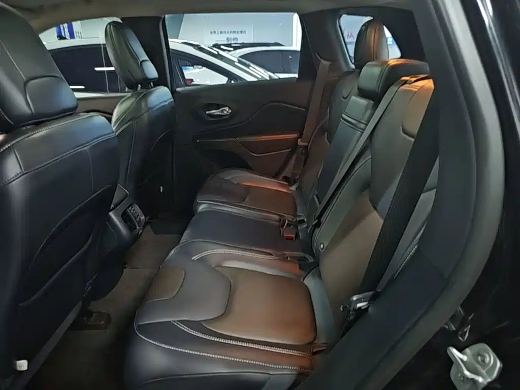 Jeep Cherokee — миниатюра 17