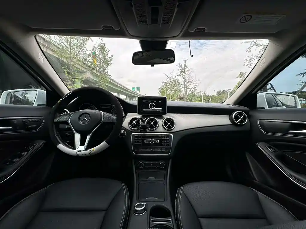 Mercedes-Benz GLA 2015 GLA 200 Fashion