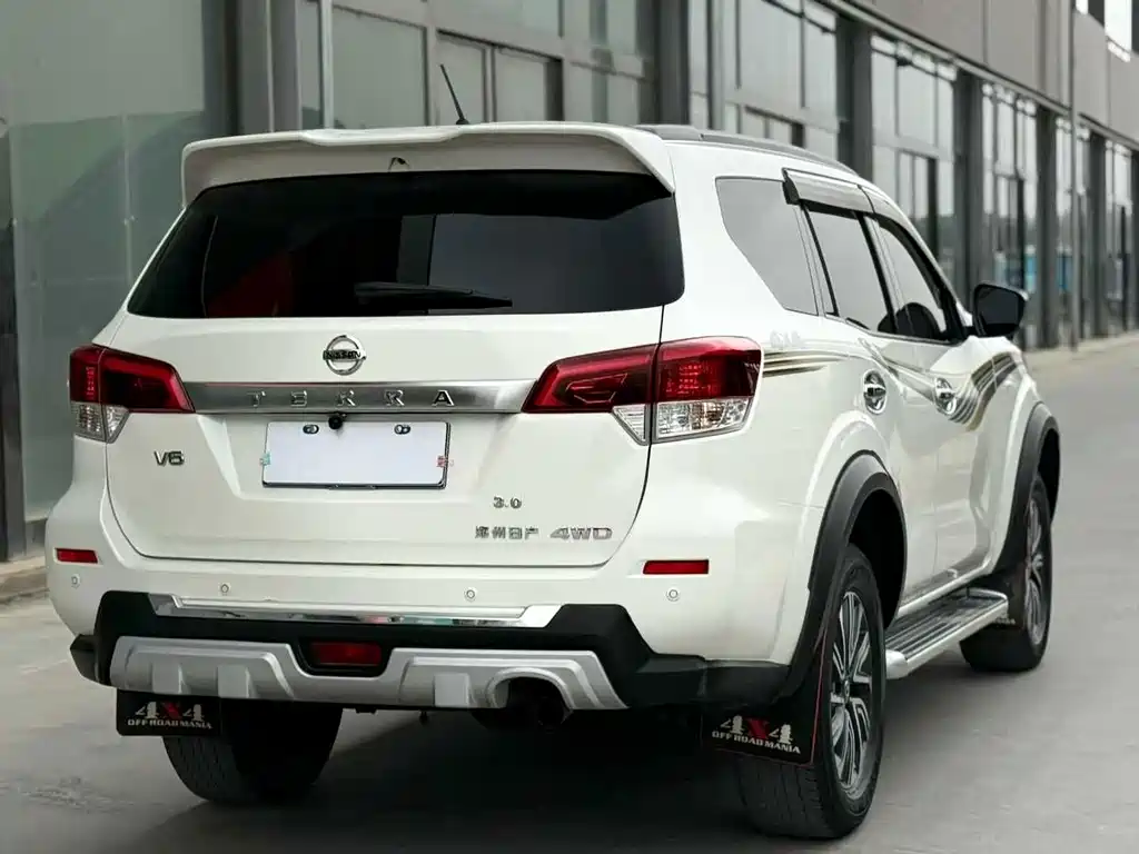 Nissan Terra — миниатюра 6