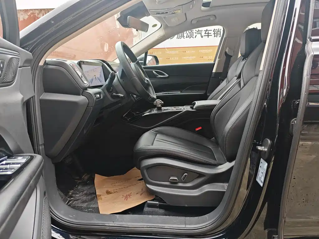 RED FLAG HONGQI HS3 PHEV