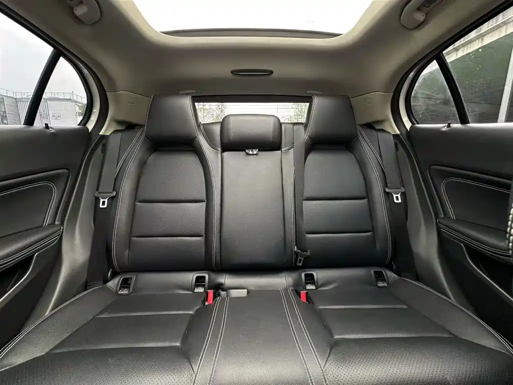 Mercedes-Benz GLA 2015 GLA 200 Fashion