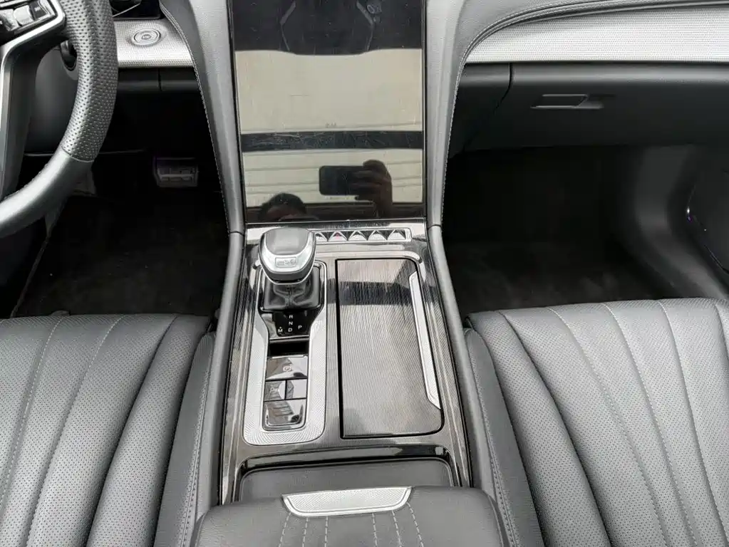 Hongqi Hongqi H5 — миниатюра 8