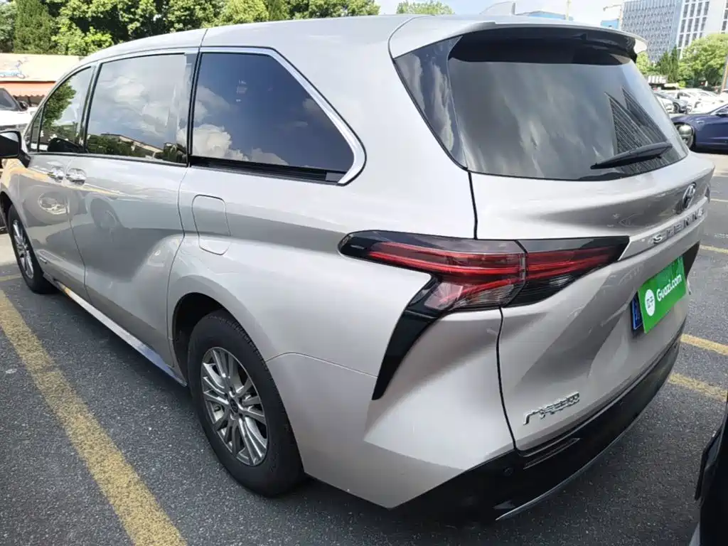Toyota Sienna — миниатюра 5