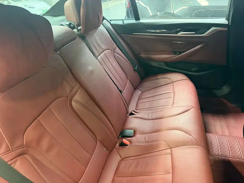 BMW 5 Series — миниатюра 14