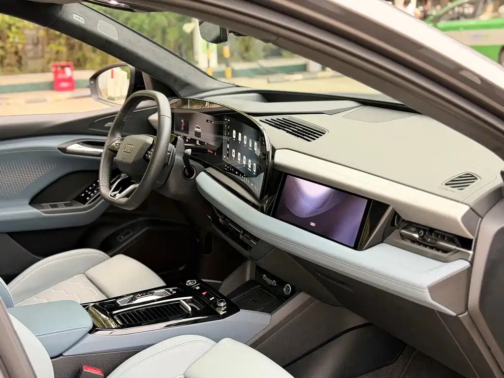 Audi Q6L e-tron — миниатюра 16