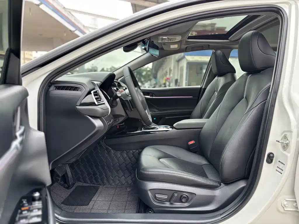 Toyota Camry — миниатюра 8