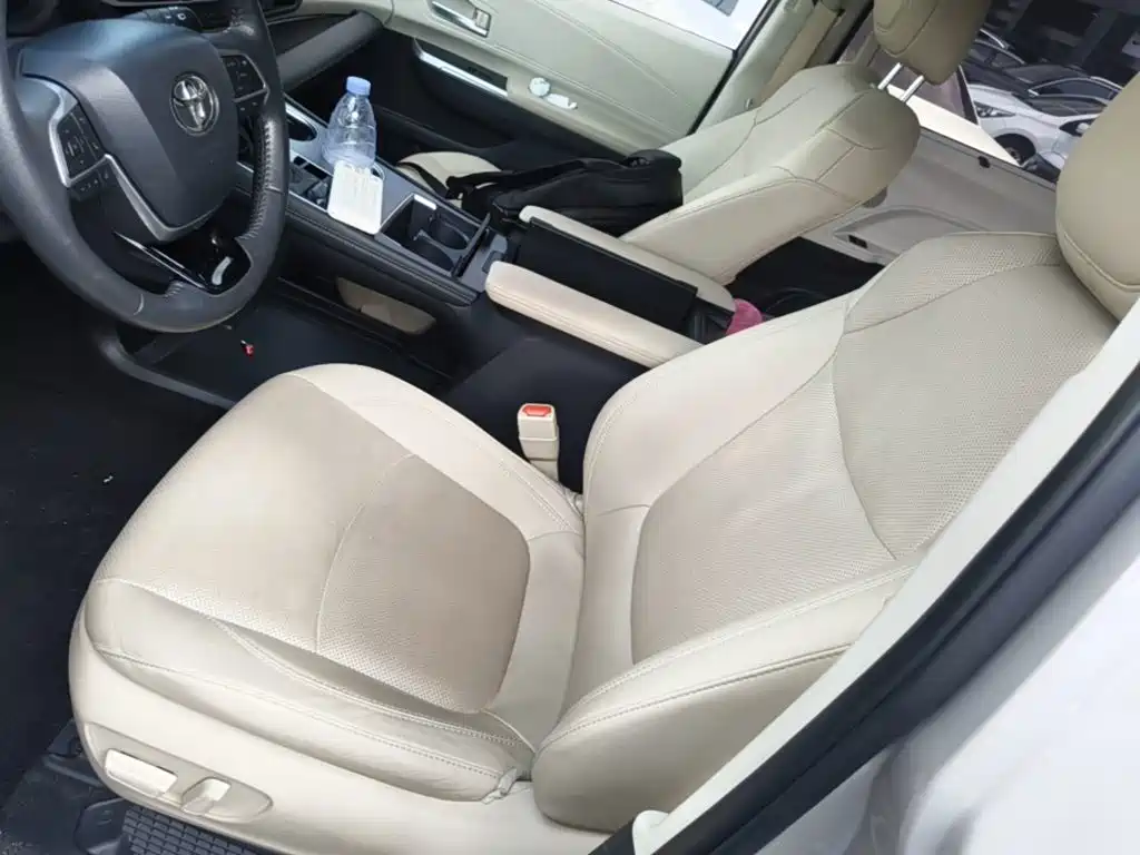 Toyota Sienna — миниатюра 15